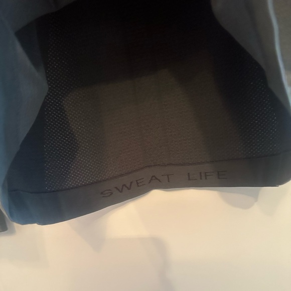 Lululemon - fitted top - size 8 - Picture 2 of 6